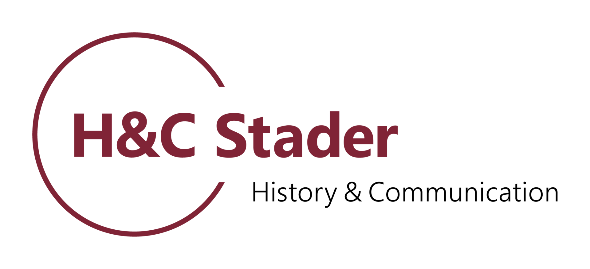 [Translate to English:] Logo der H&C Stader Agentur. Auf dem Bild sind die Texte „H&C Stader“ und "History & Communication" zu lesen. Die Buchstaben der Texte sind jeweils rot und schwarz und stehen auf einem weißen Hintergrund.